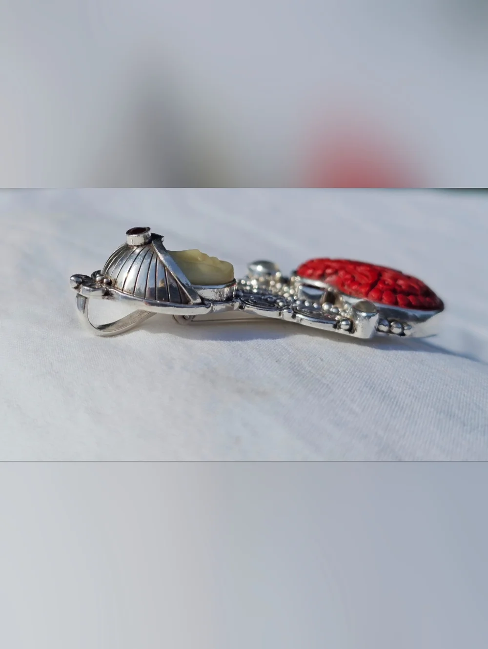 Vintage Sajen .925 Sterling  Balinese Goddess Carved Cinnabar Pendant Brooch - Picture 2 of 5